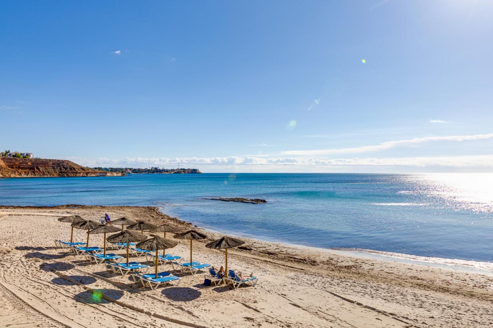 CB Living - Pool view apartment in Aguamarina view 4
