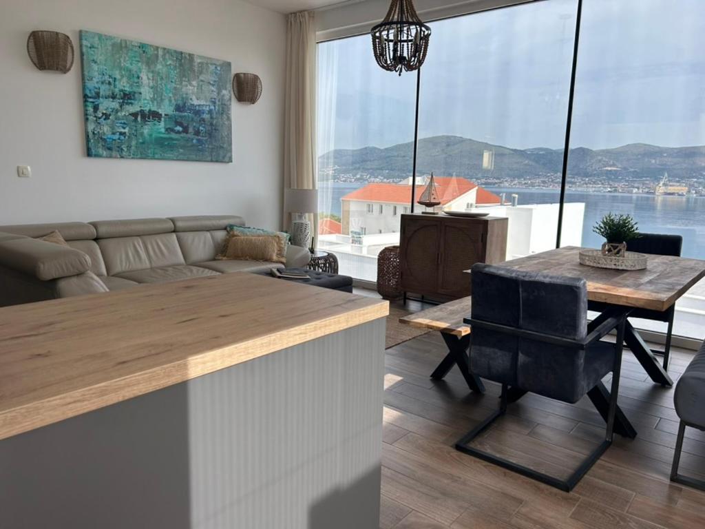 Villa Sofrania- Panoramic Views, Pool, Hot Tub, Location! view 4