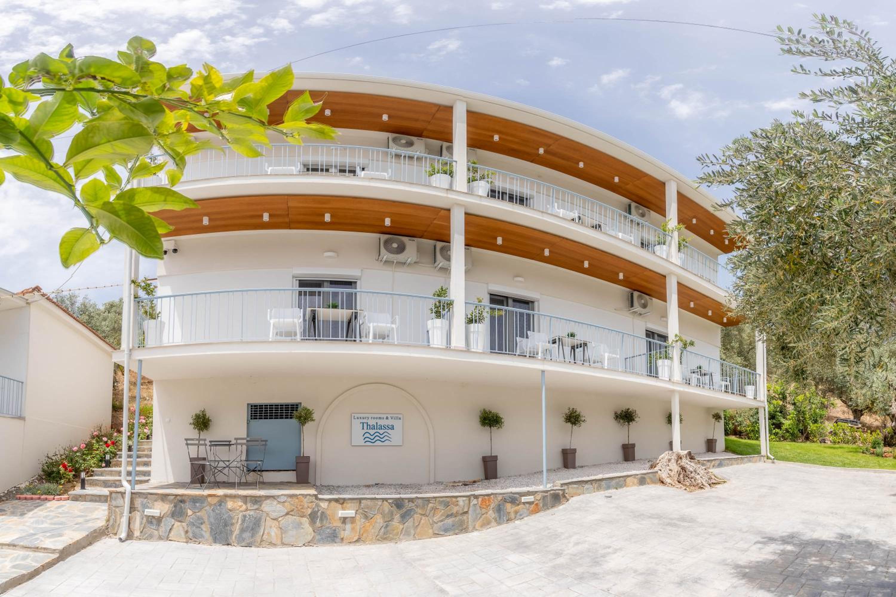Pteleo Apartments