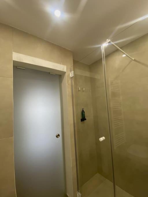 Mary's Haven Apt near metro station and Acropolis