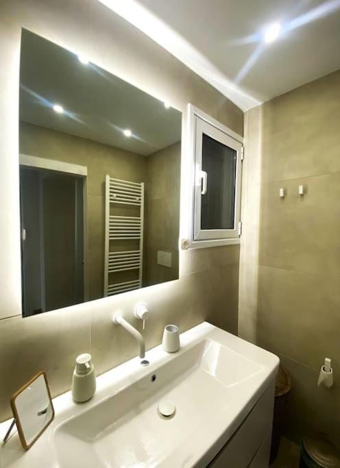 Mary's Haven Apt near metro station and Acropolis