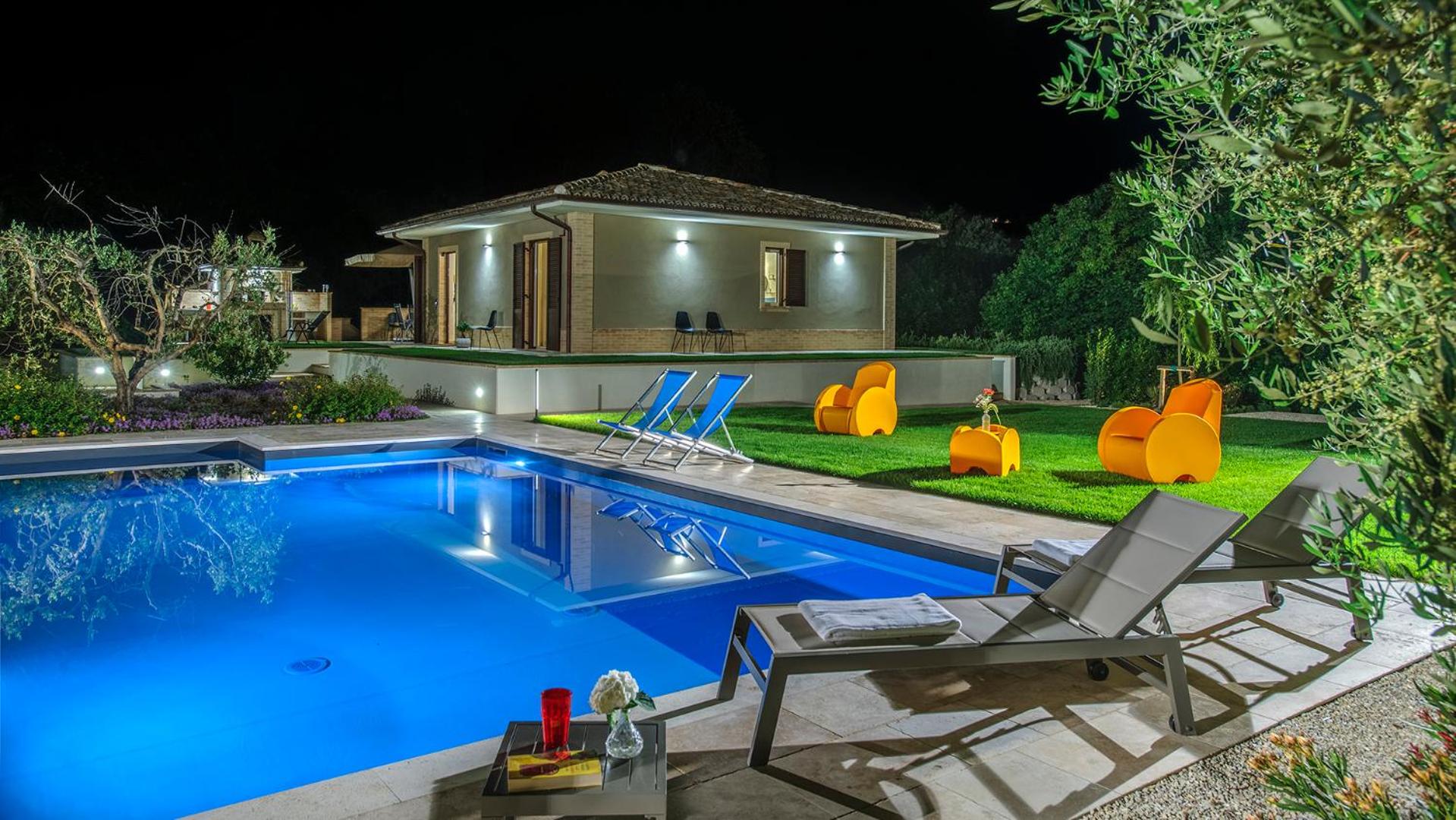 VILLINO LE MOIE 4&2, Emma Villas view 4