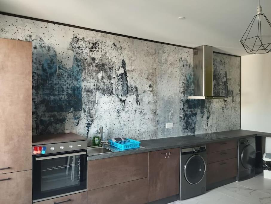 Go Exchange, Block D, Apt 8 photo 2