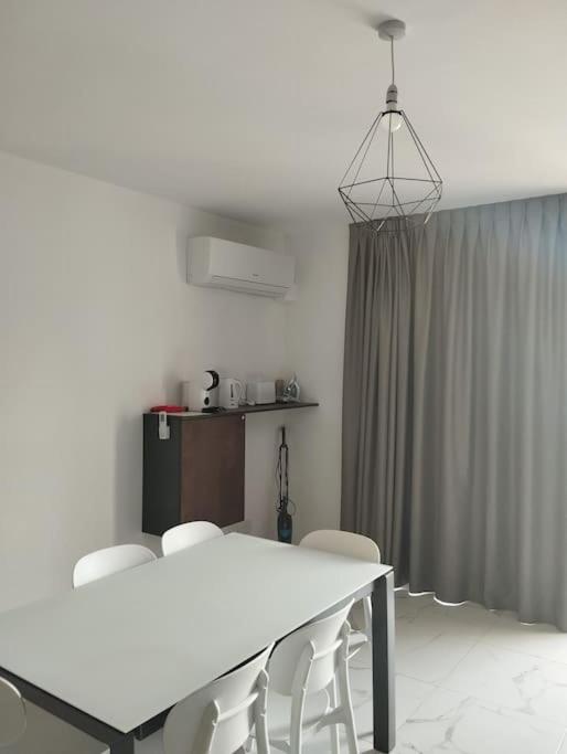 Go Exchange, Block D, Apt 8 photo 4