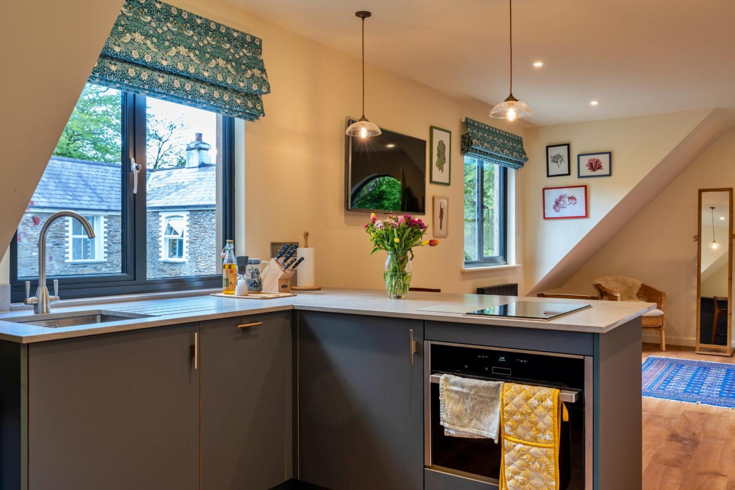 Finest Retreats - Dingles Farm Annexe view 3