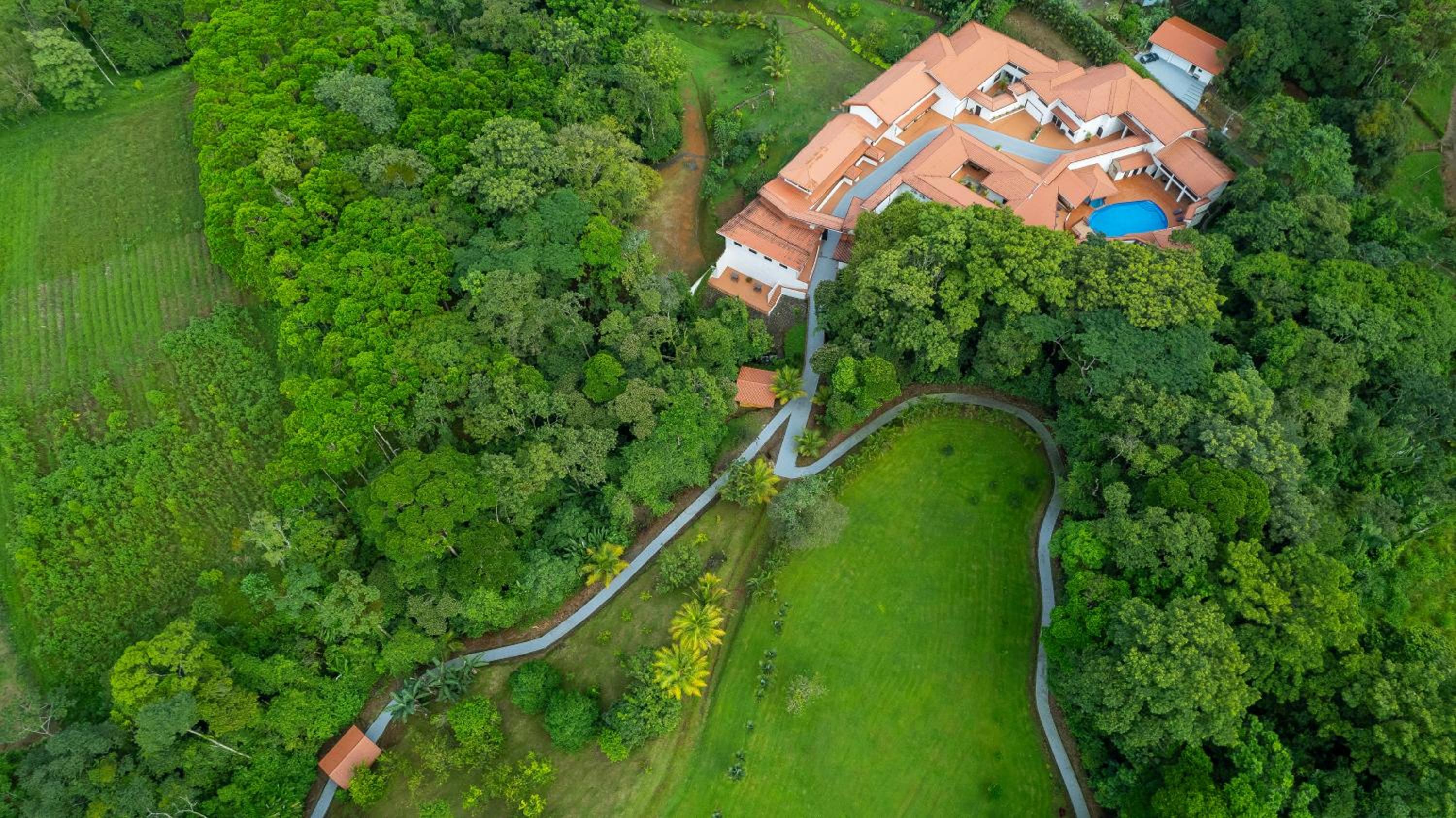 Hotel Serenity Hotel & Villas - Image 1