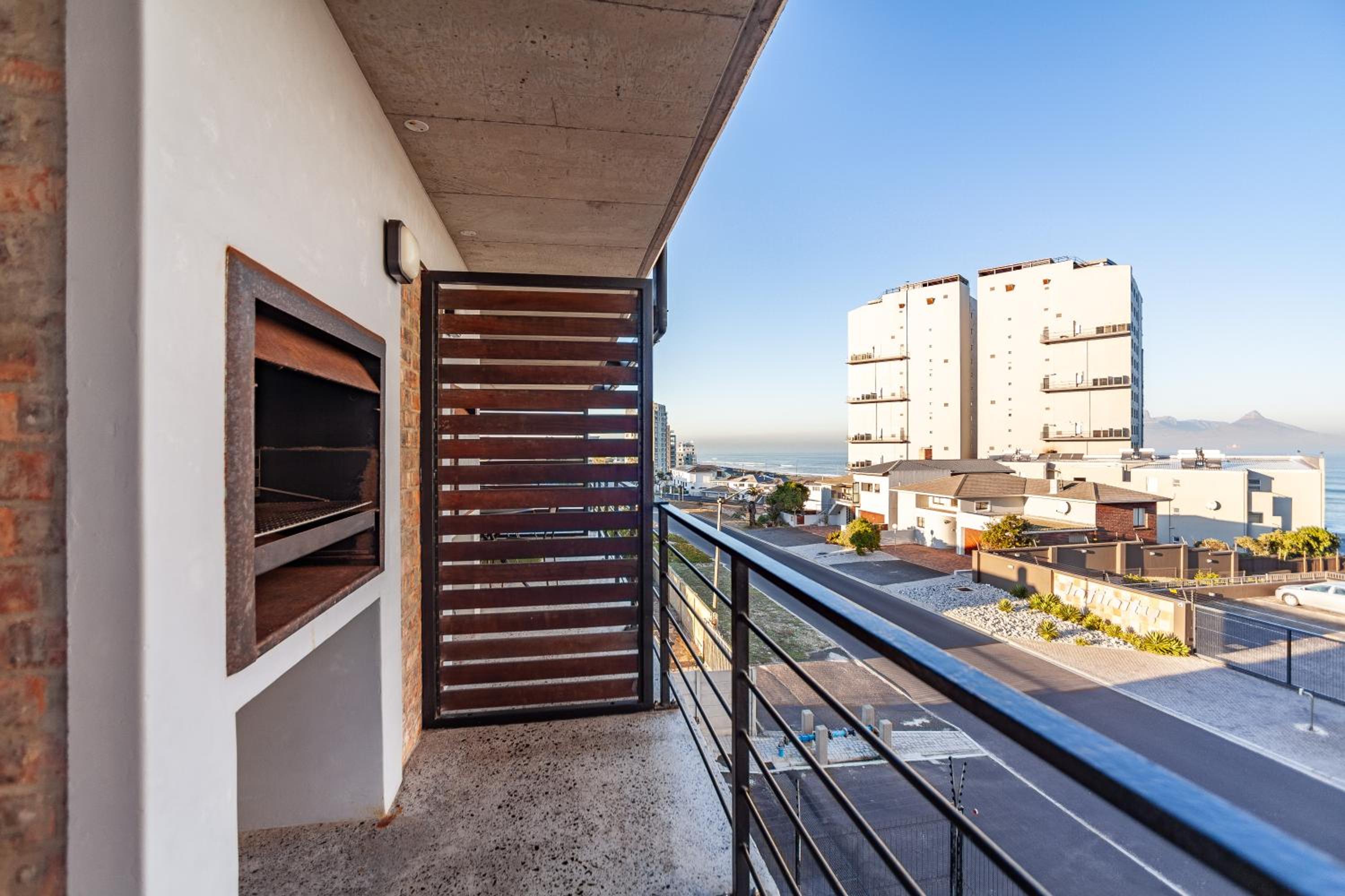 Chic Warehouse Style 1 bedroom, Blouberg Beachfront, 14 Manhattan view 5