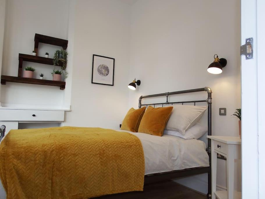 Newly Renovated Stunning Warehouse Apartment view 4