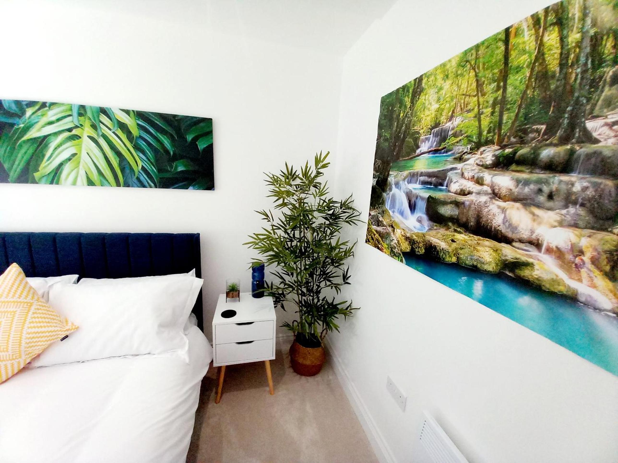 Chelmsford City Centre Modern Duplex With Parking, Wi-Fi & Netflix view 2