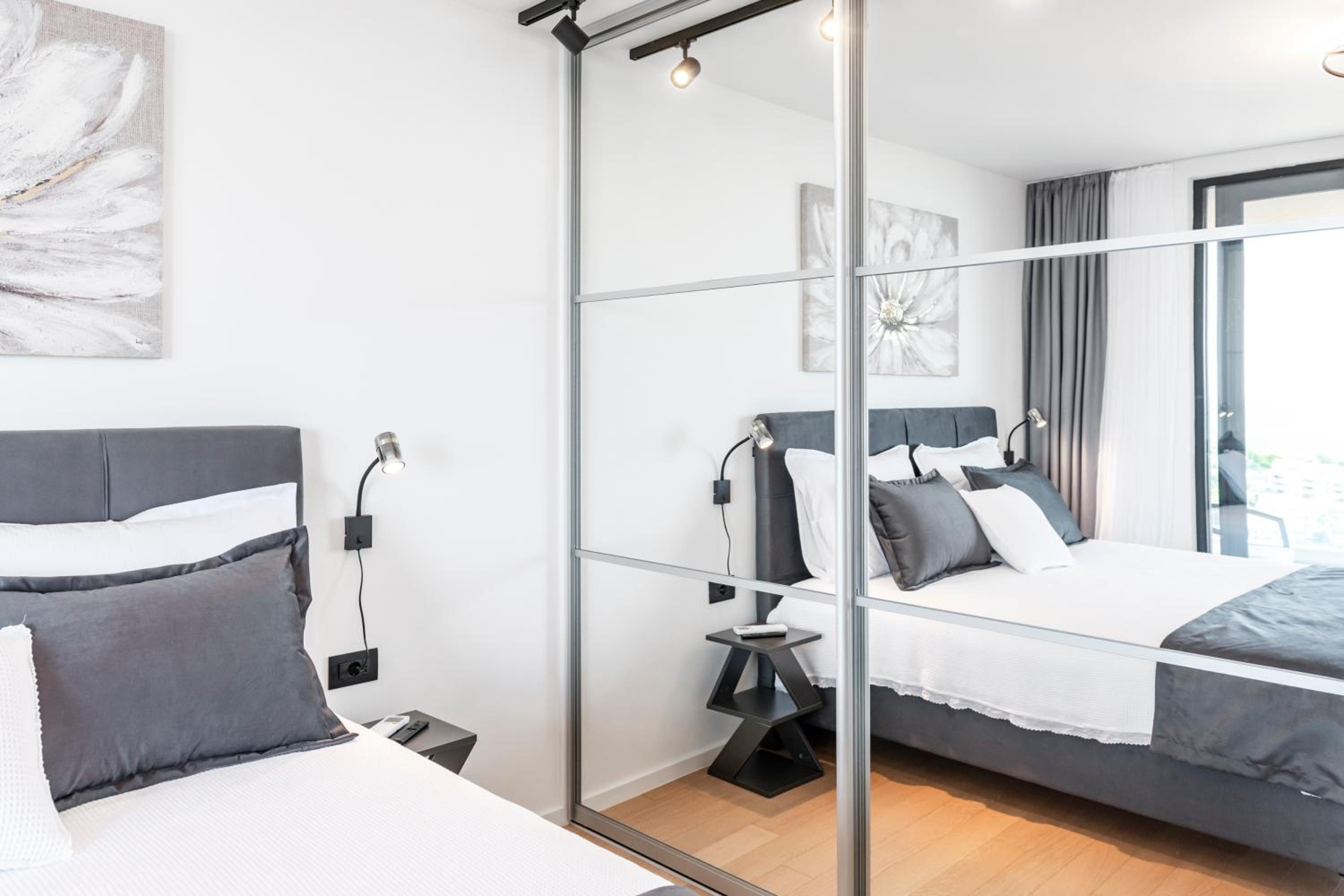 Apartment Mirabilis