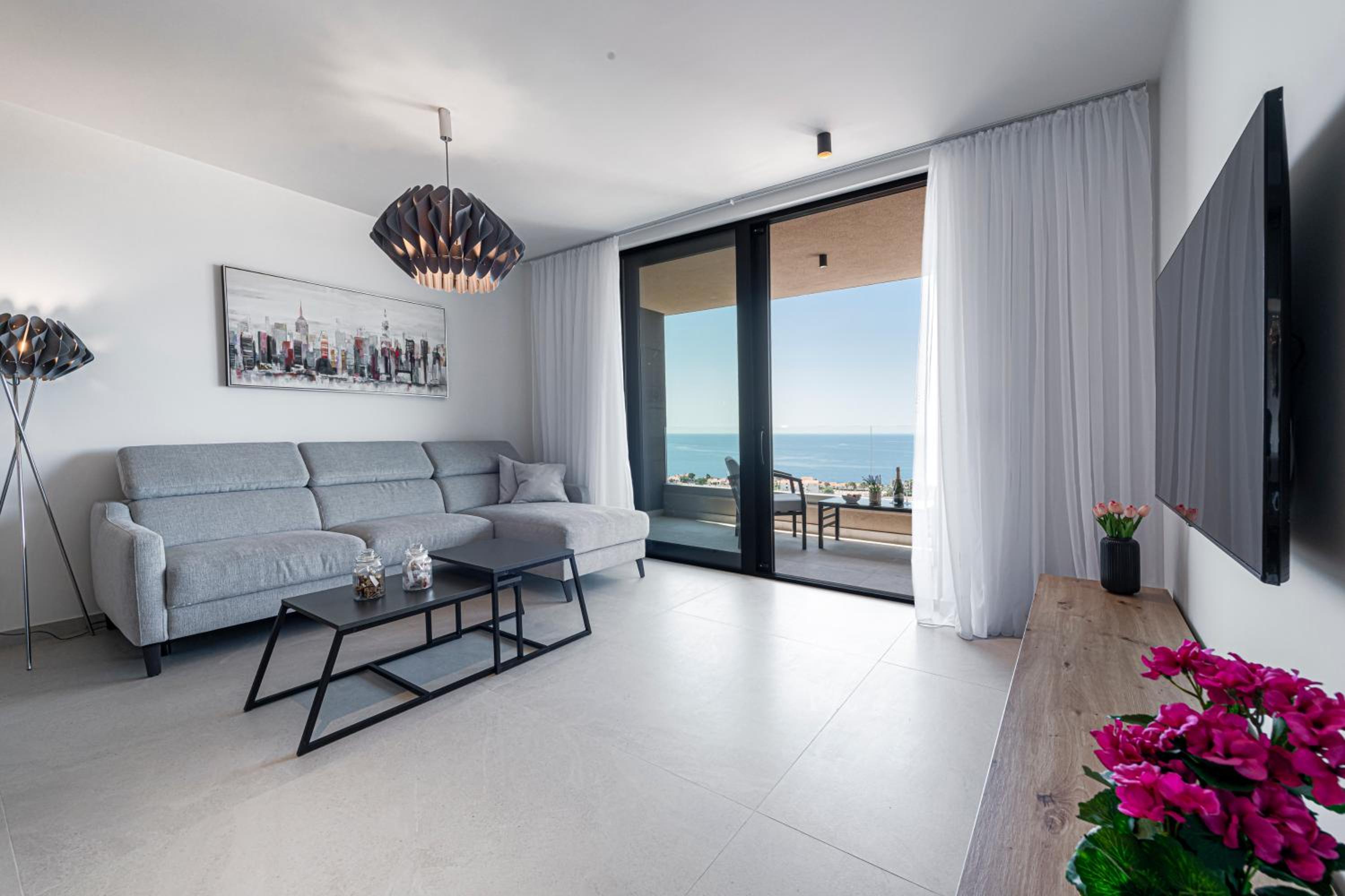 Apartment Mirabilis