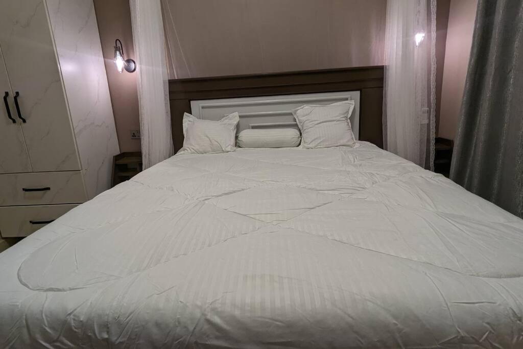 S&M Homes - Beautifully furnished and serviced view 3