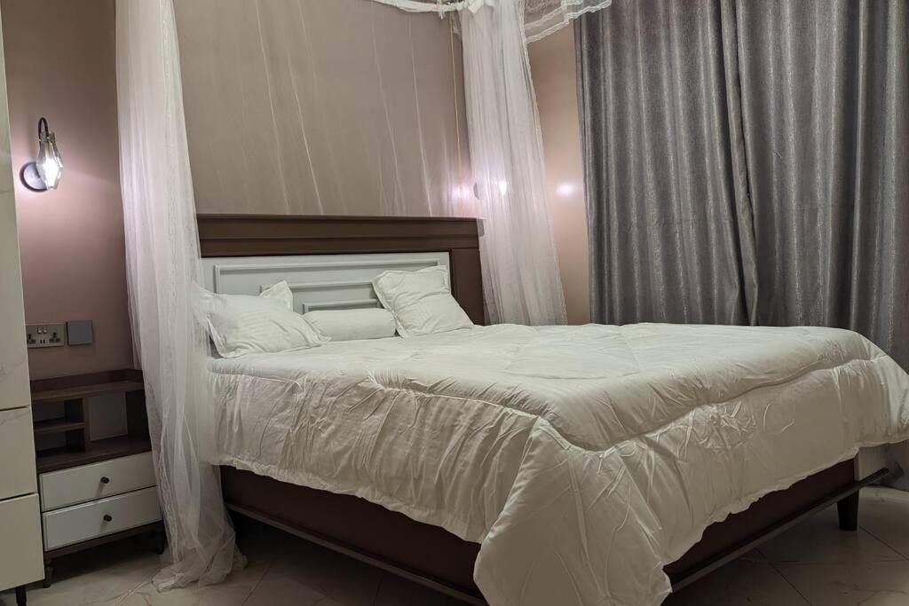 S&M Homes - Beautifully furnished and serviced view 5