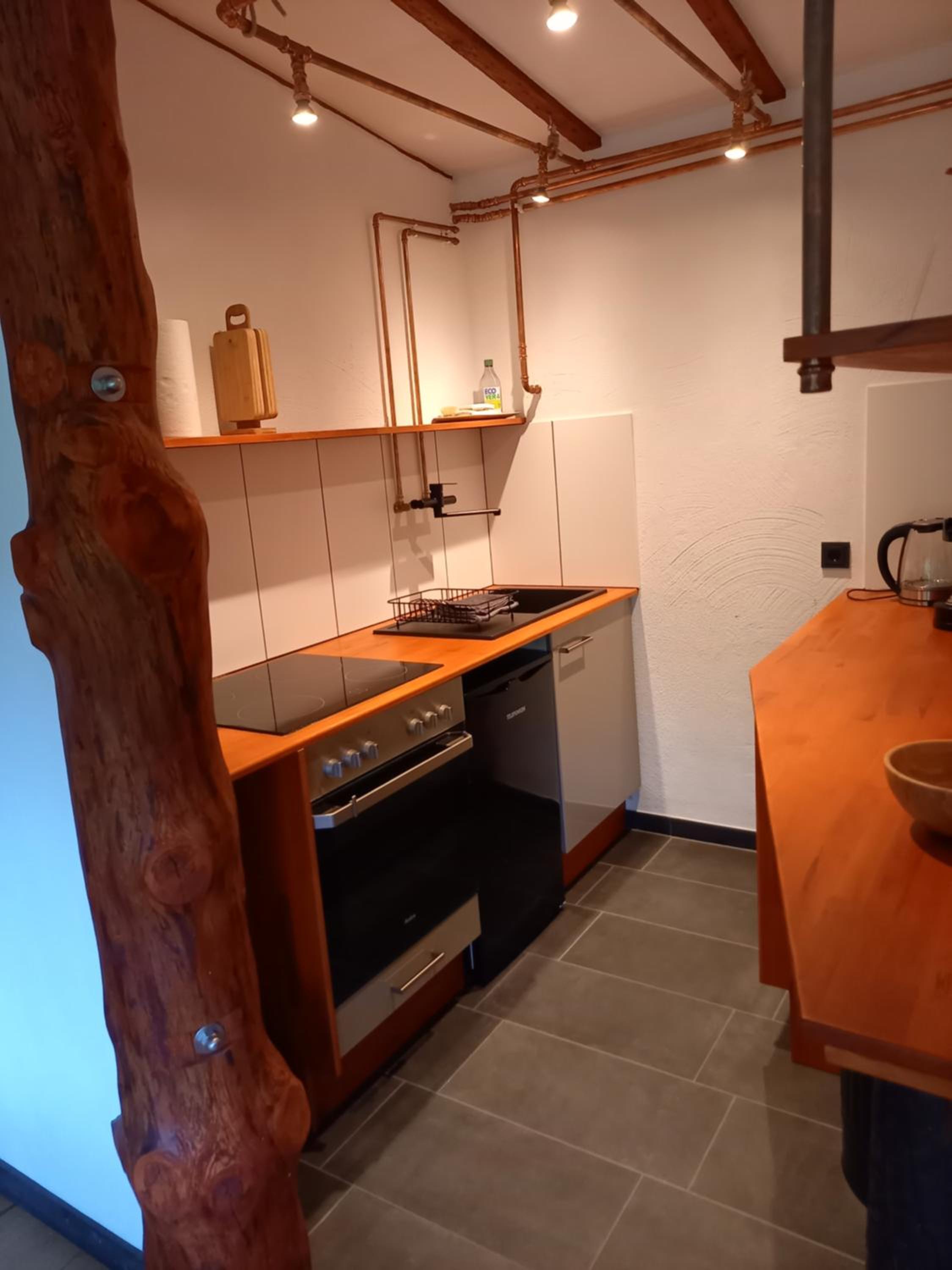 Explorer's Lodge & Camping