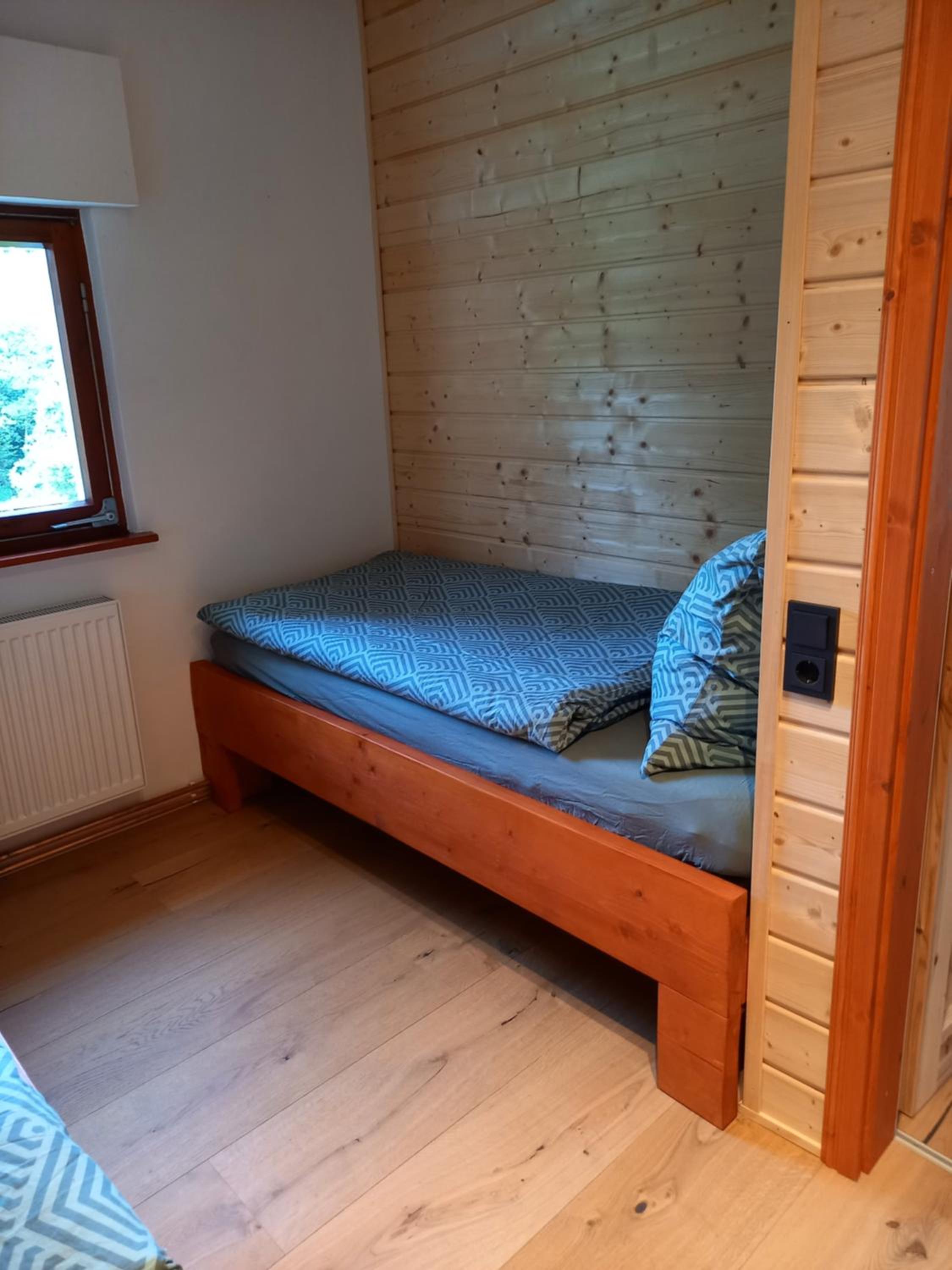 Explorer's Lodge & Camping