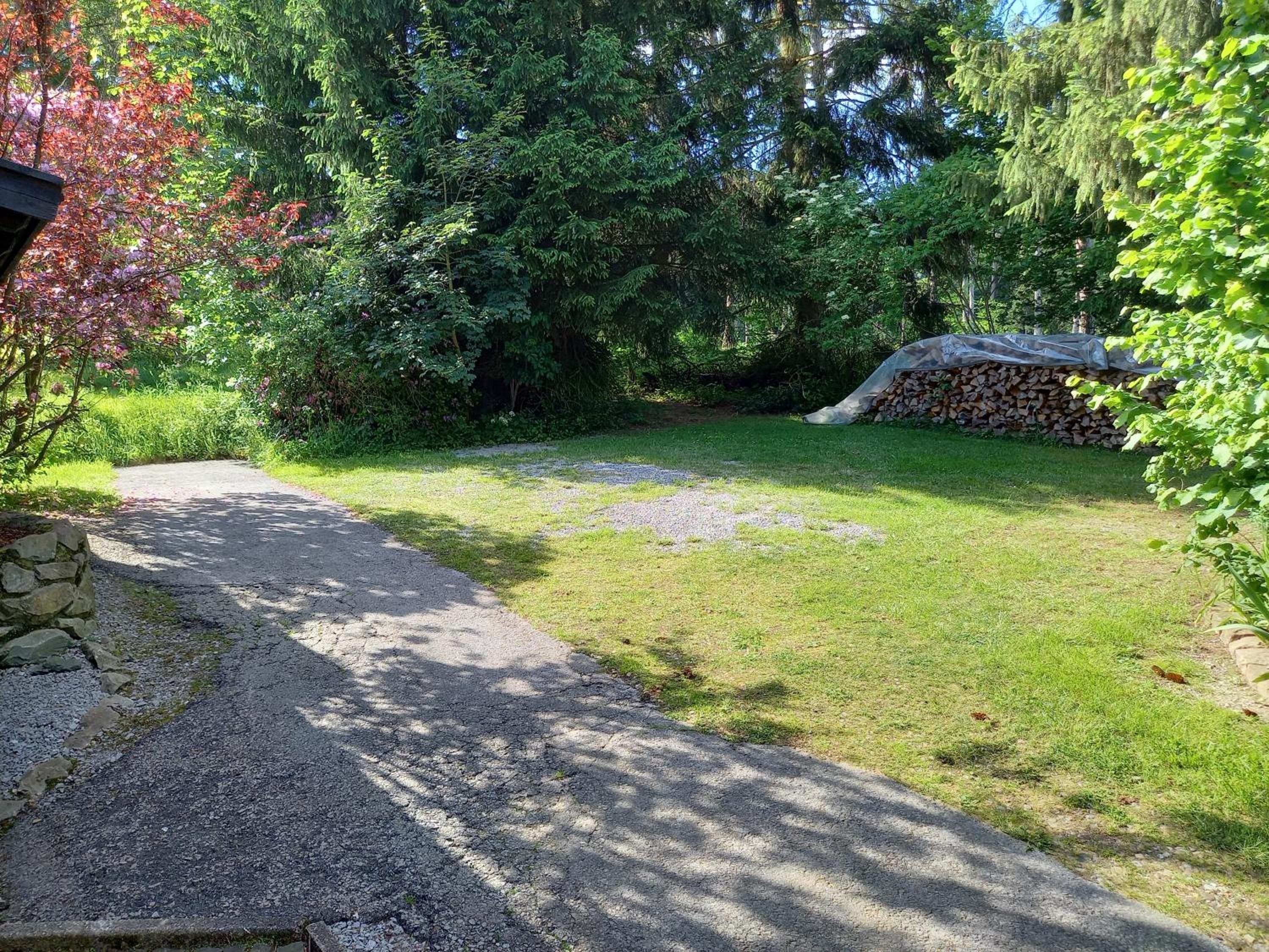 Explorer's Lodge & Camping