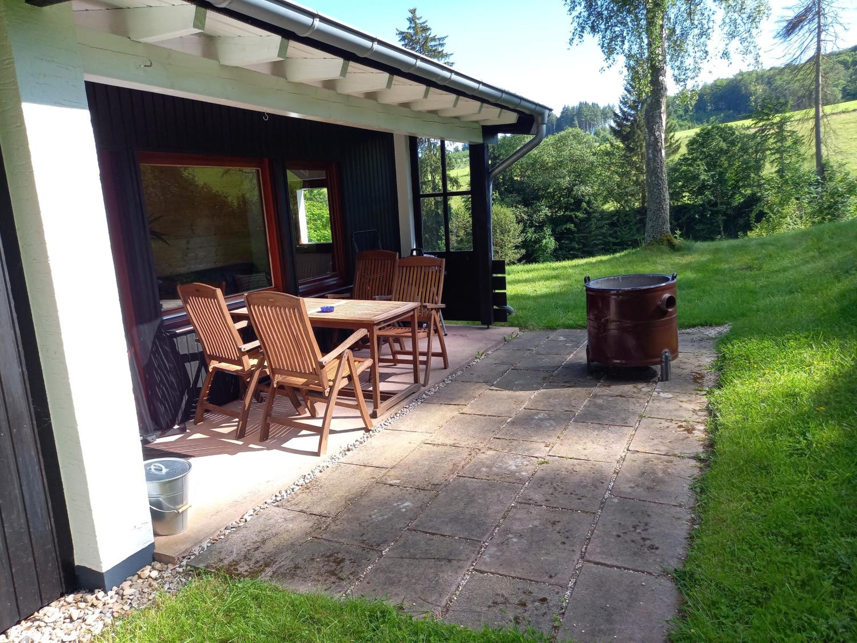 Explorer's Lodge & Camping