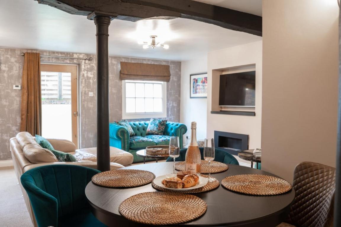 2 Bed - City Centre on your doorstep Parking view 4