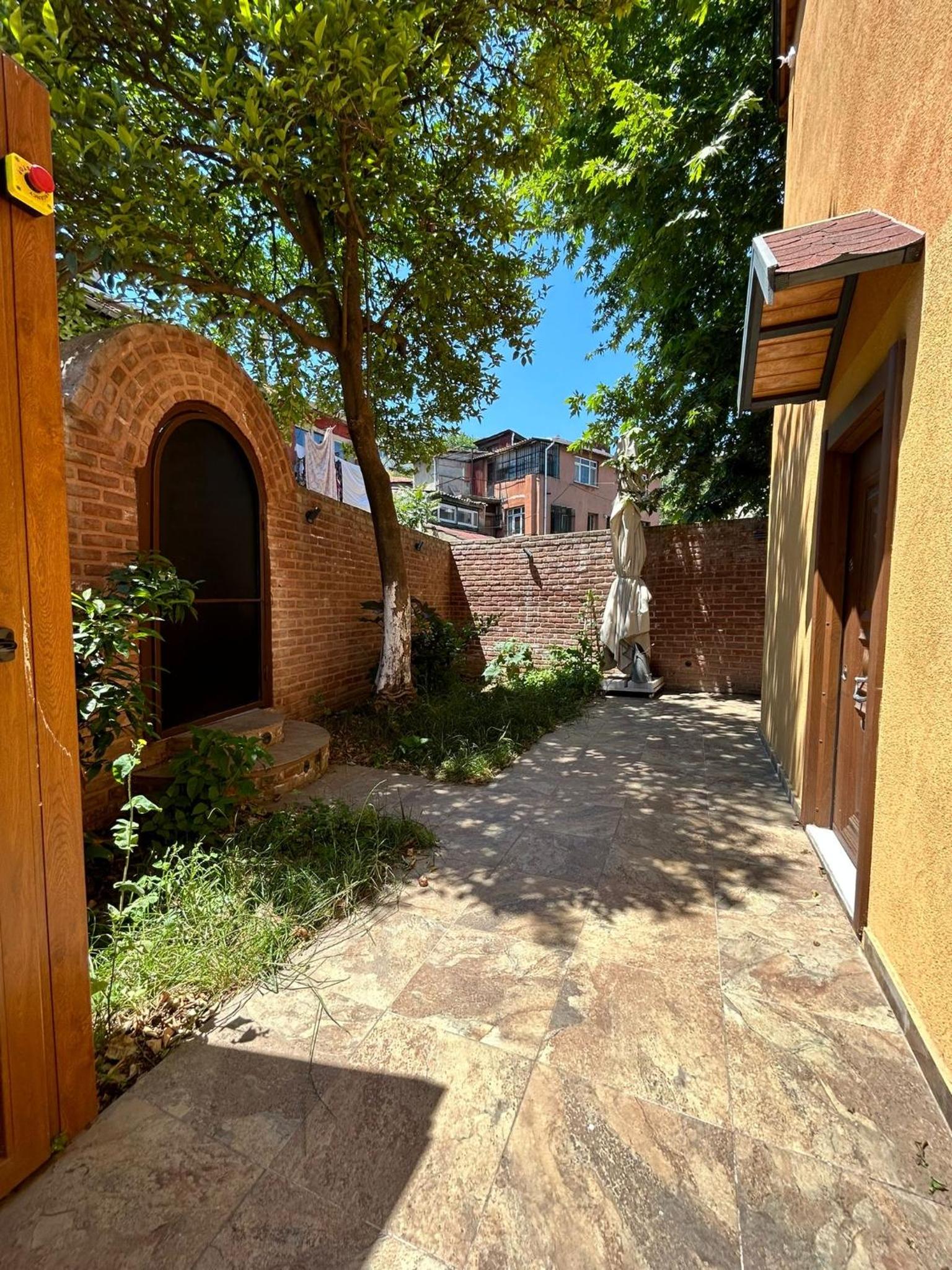 Villa Arancia Istanbul - Garden, BBQ, Sauna & Turkish Bath by the Tram in Fatih