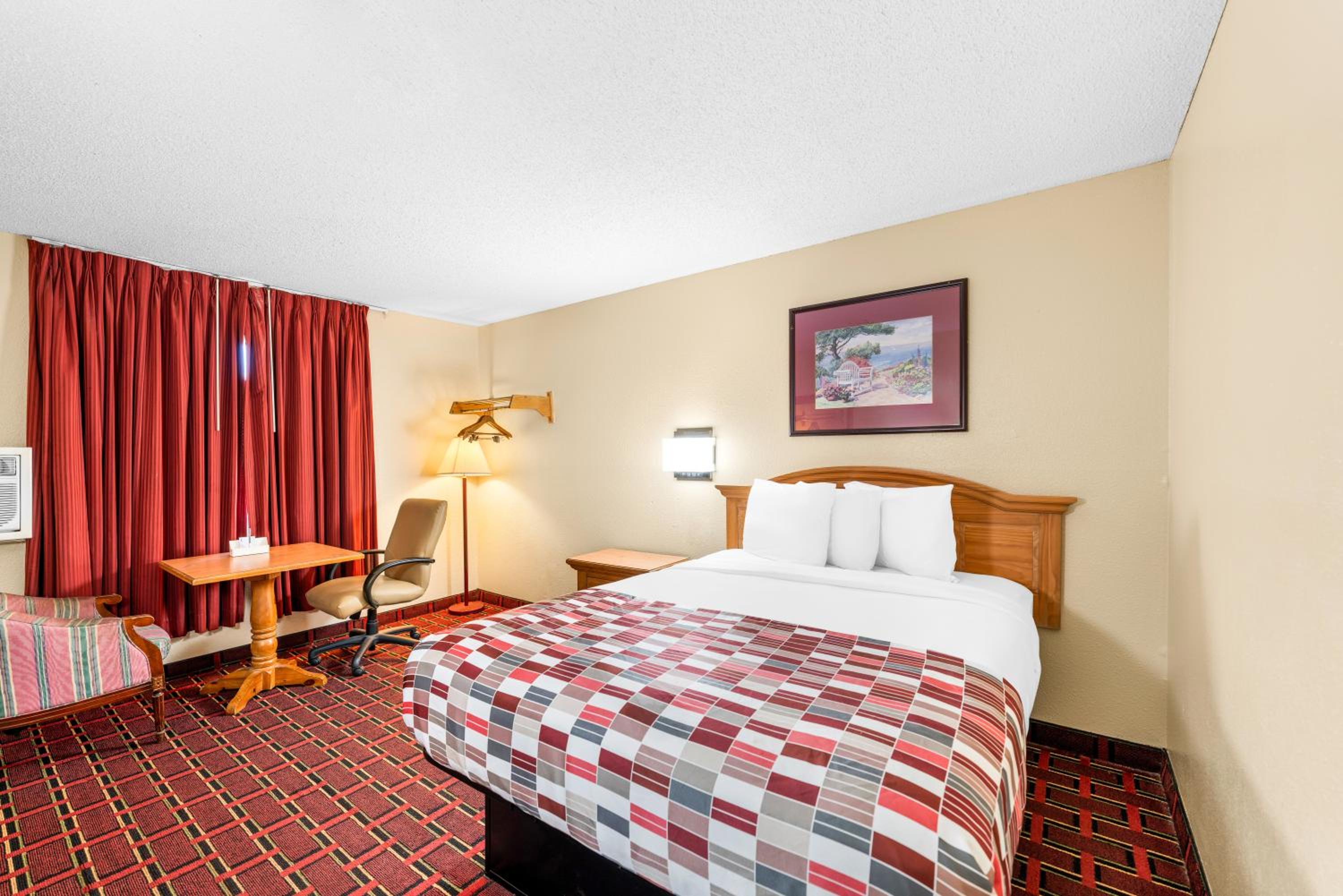 Forsyth Vacations - Americas Best Value Inn Decatur - Property Image 4