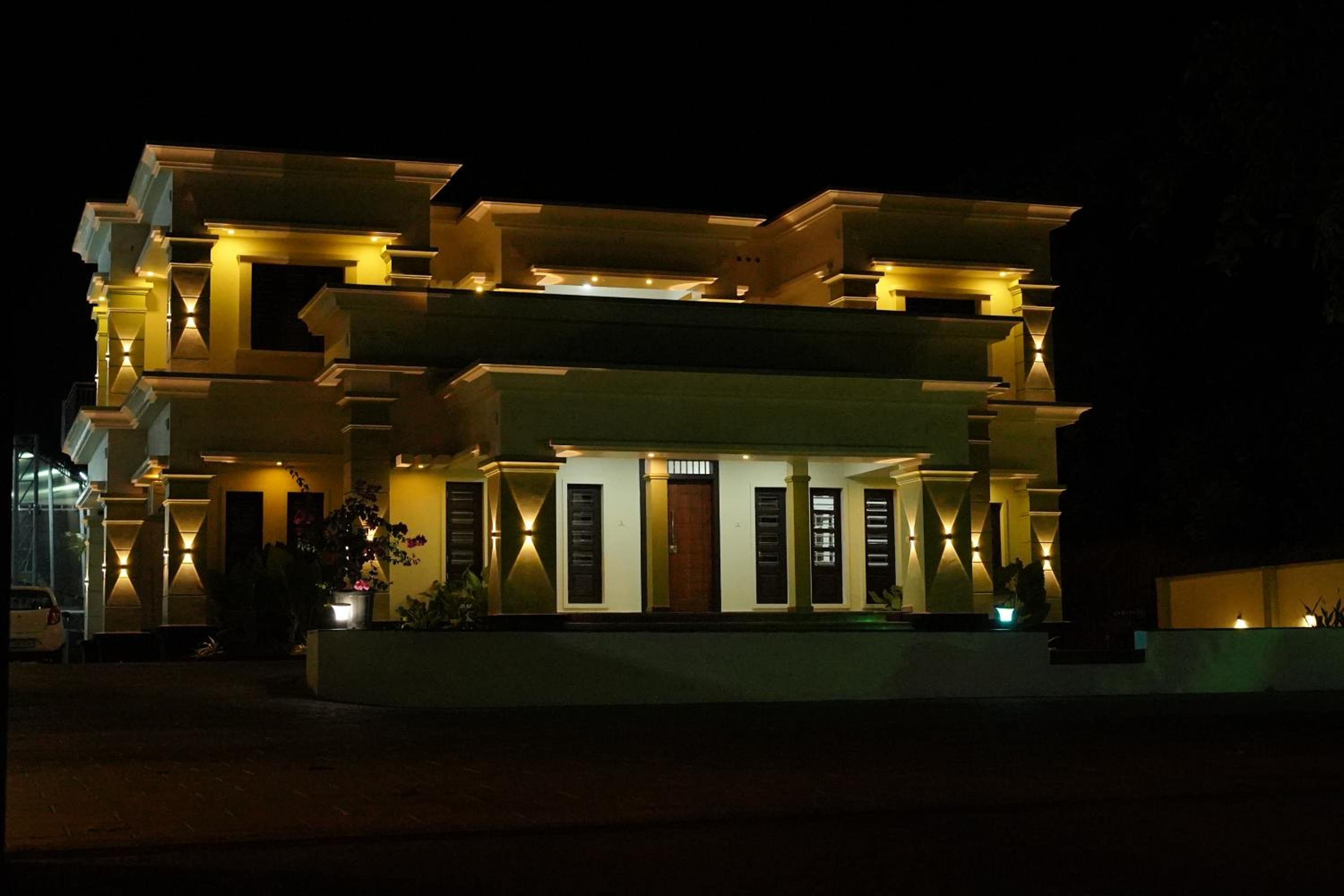 Hill Club Square view 3