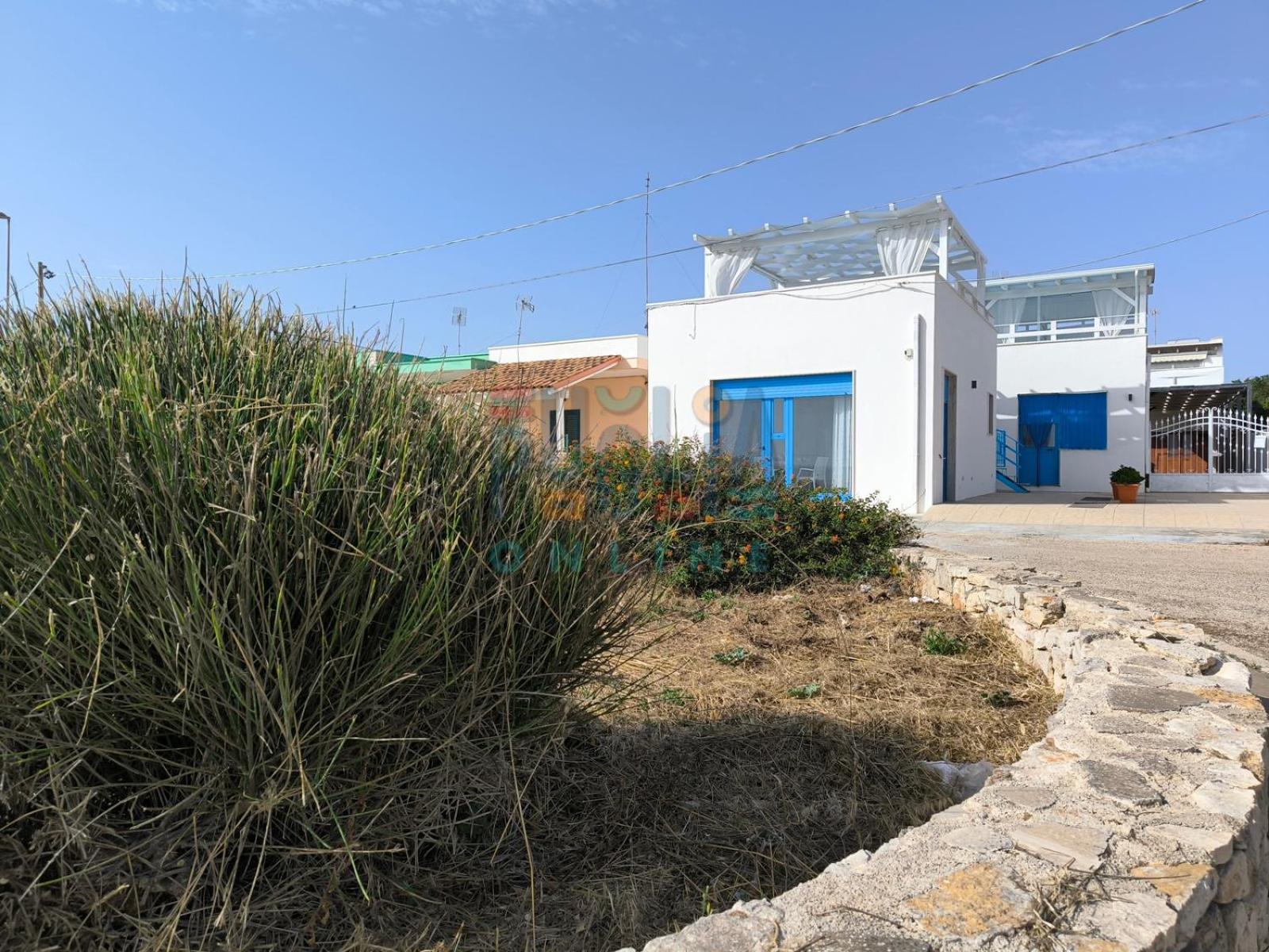Bilocale Blue House fronte mare, a Posto Rosso view 2