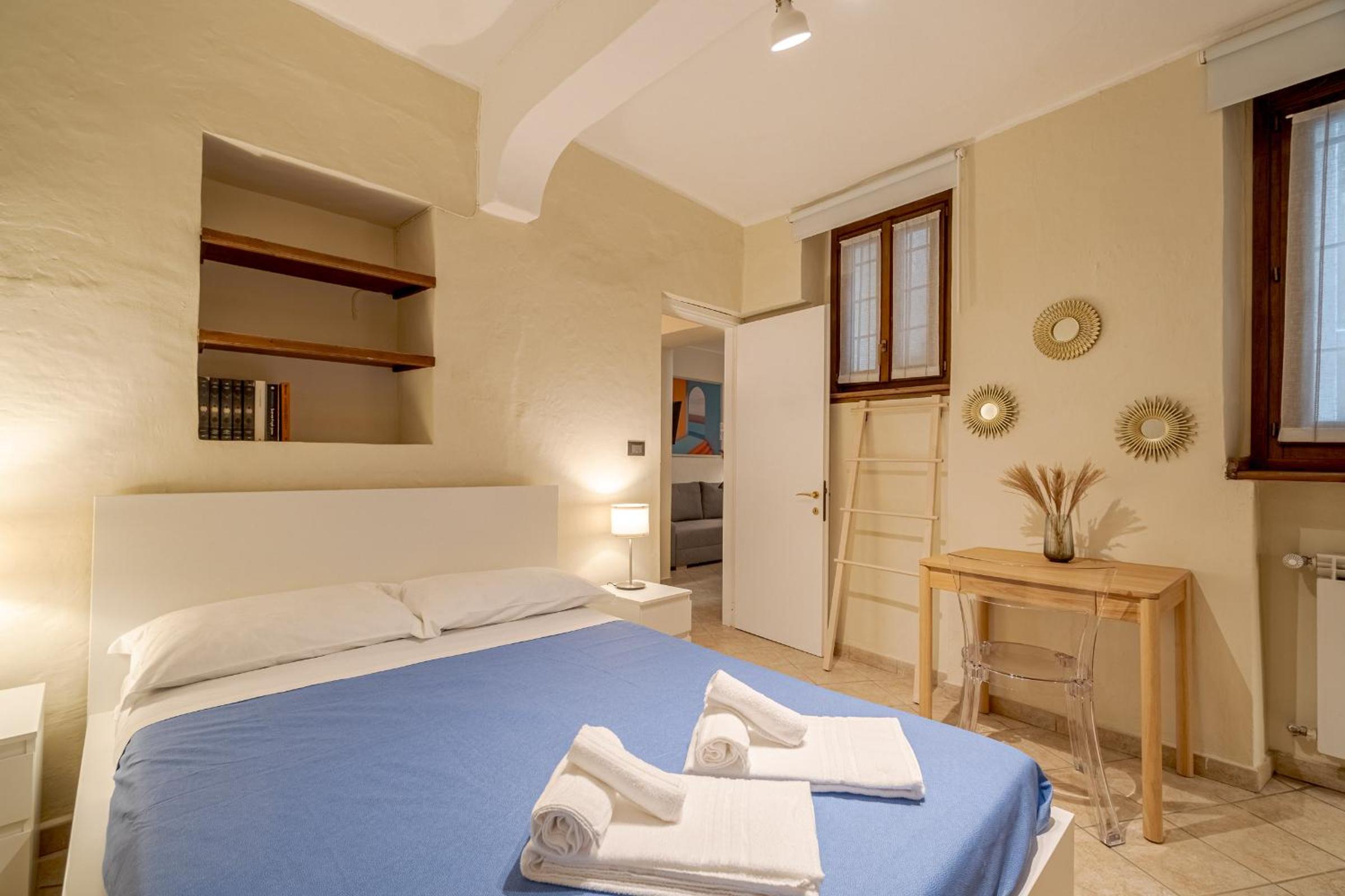 GuestHost - Barbaroux Chic & Central Flat en Turin — hotel room