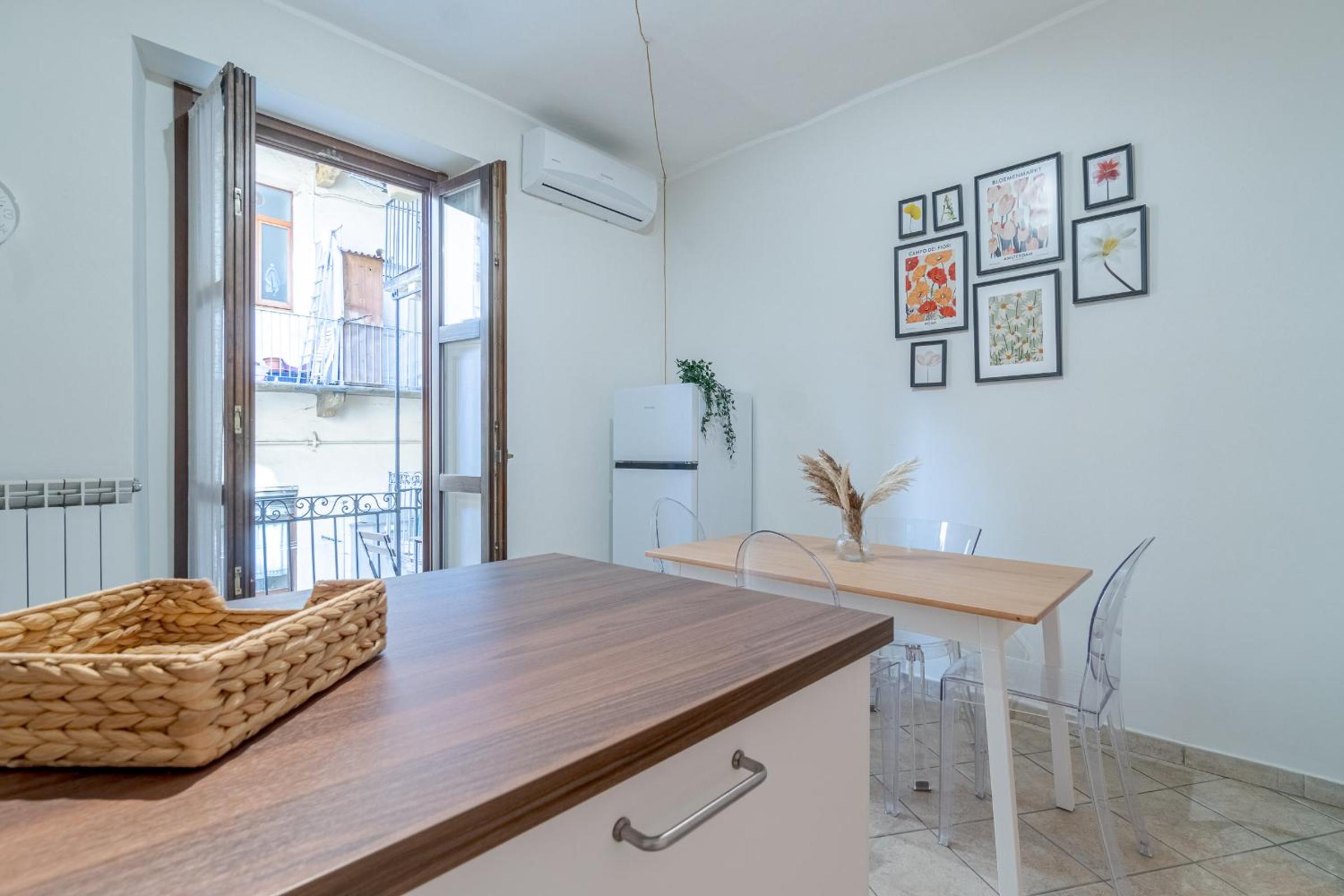 GuestHost - Barbaroux Chic & Central Flat en Turin — kitchen