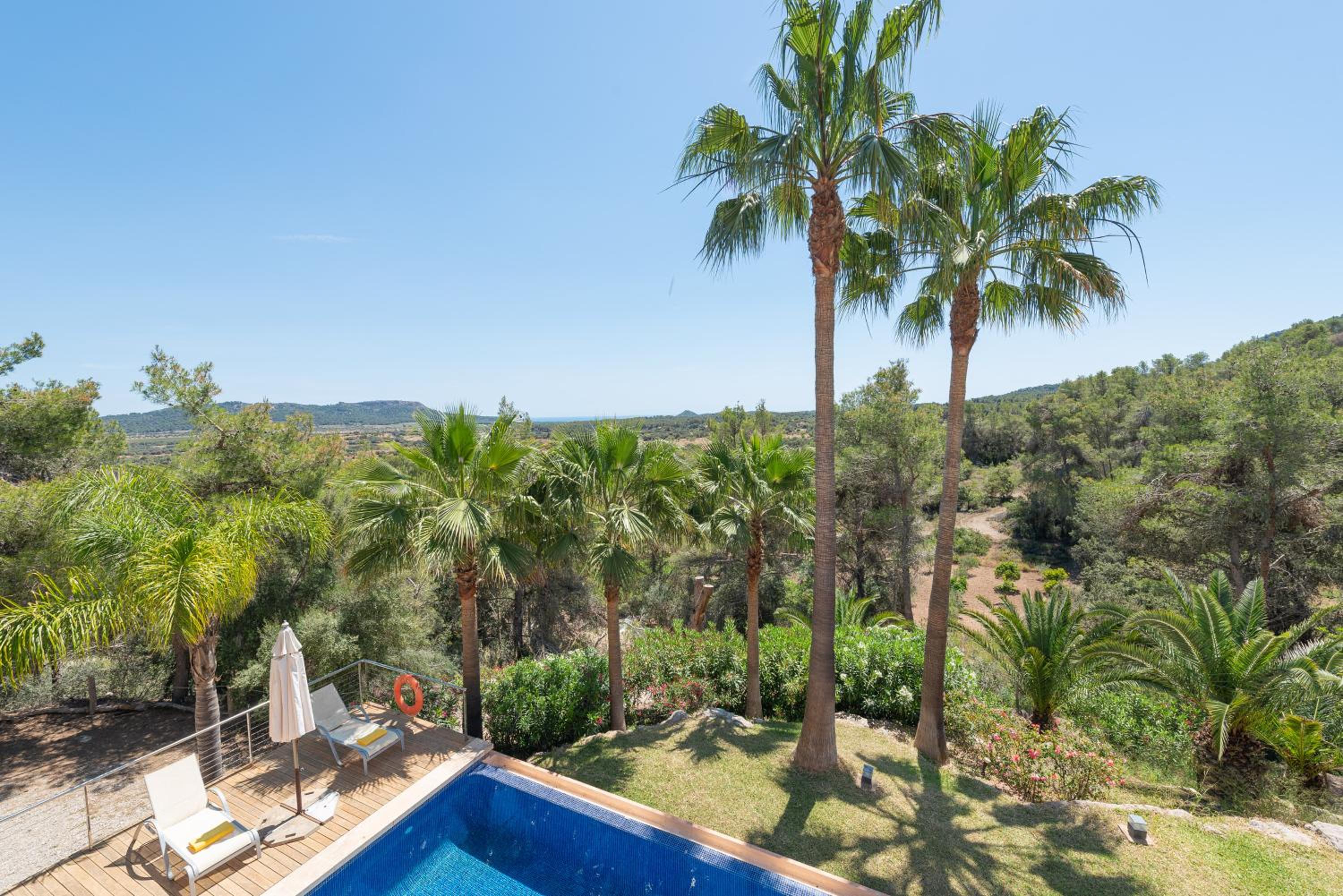 Finca es Foners en Felanitx con piscina y jacuzzis en suite view 5