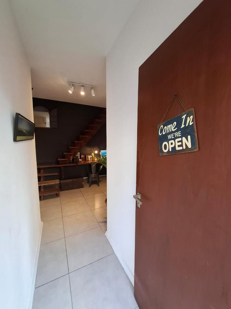 Fullano Guesthouse _ Between Copacabana and Ipanema – Comfortable Private Suites!