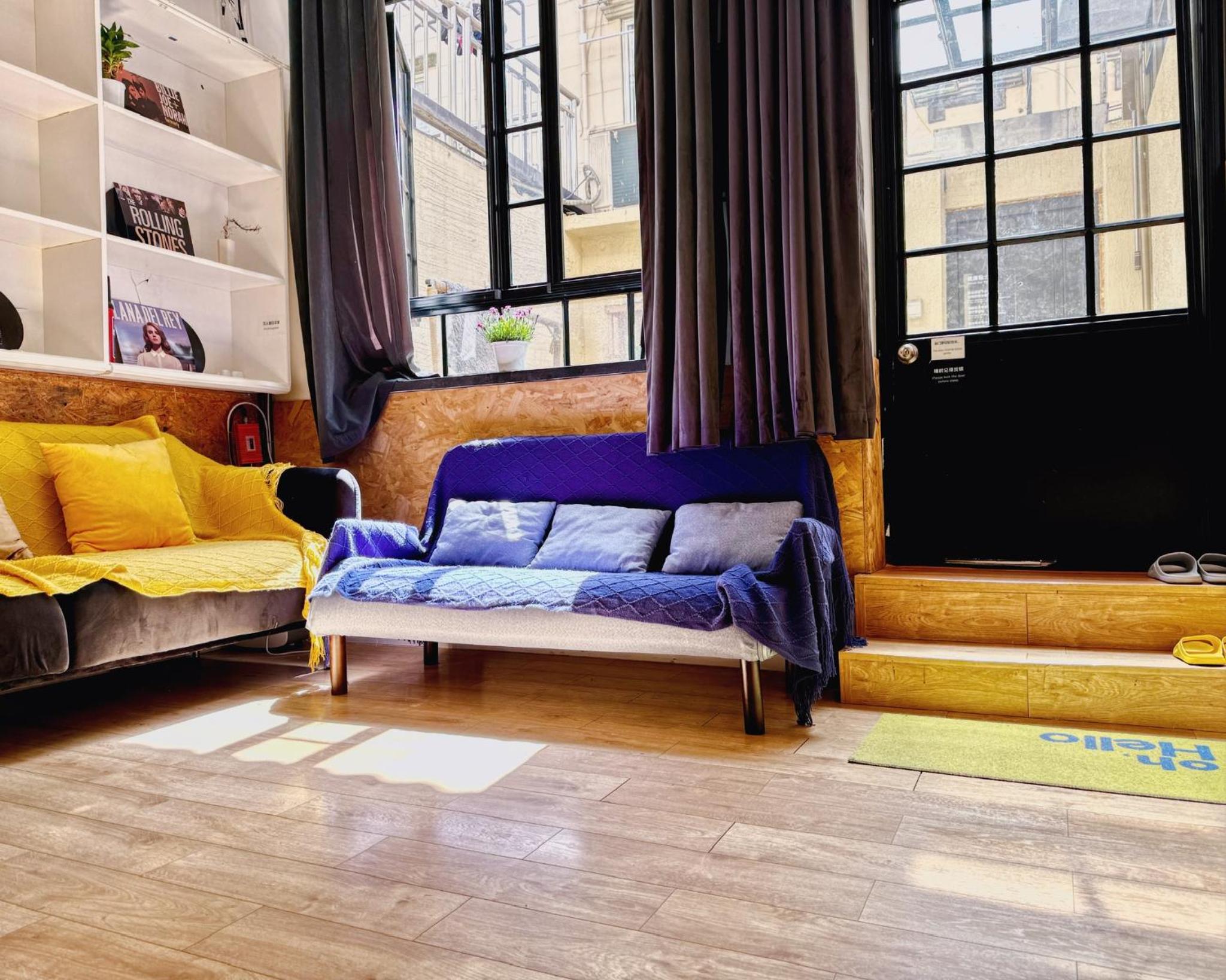 CityWalk Cottage With Two Beds and Courtyard