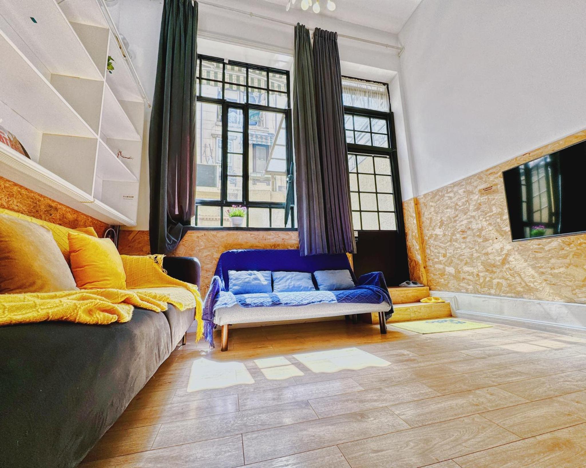 CityWalk Cottage With Two Beds and Courtyard