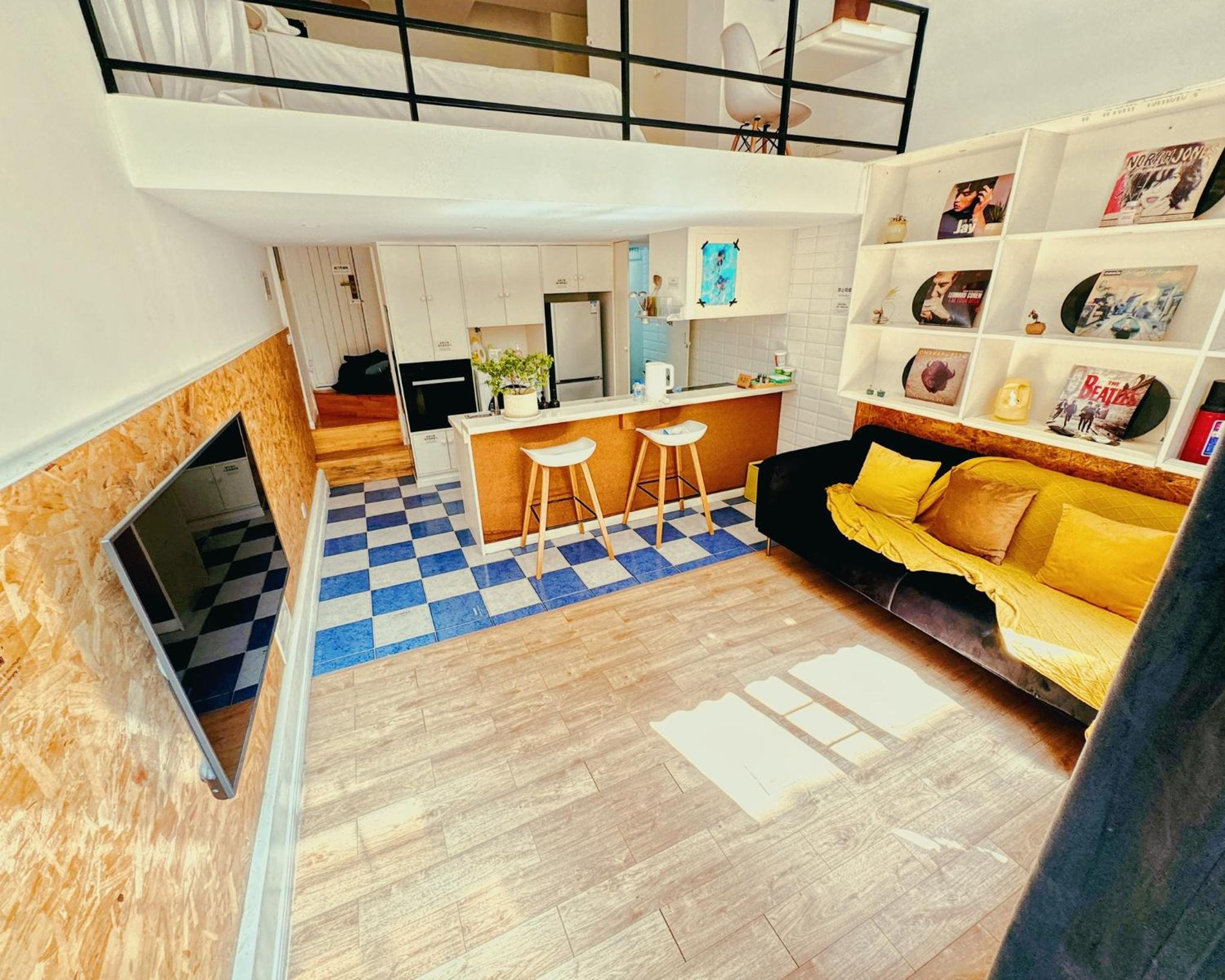 CityWalk Cottage With Two Beds and Courtyard