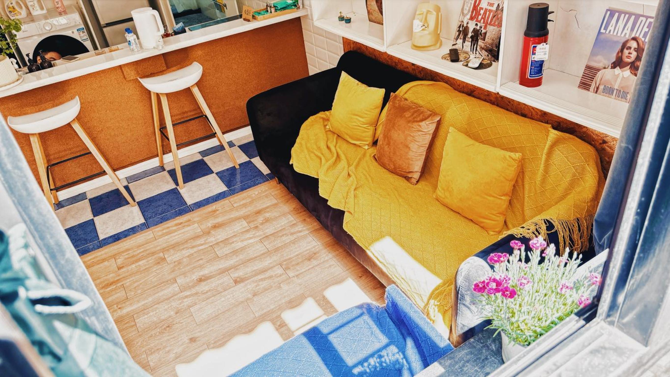 CityWalk Cottage With Two Beds and Courtyard