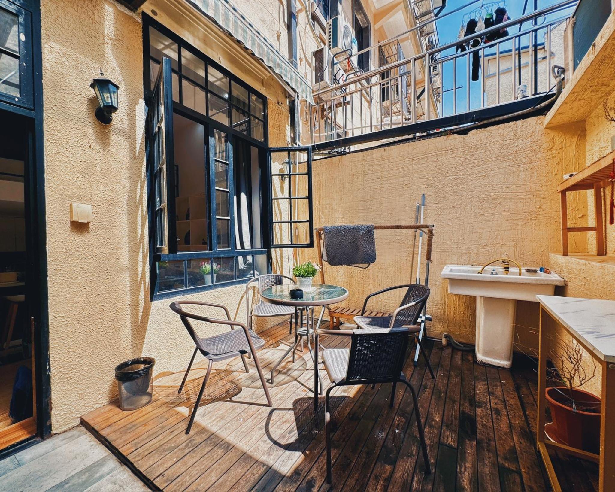 CityWalk Cottage With Two Beds and Courtyard