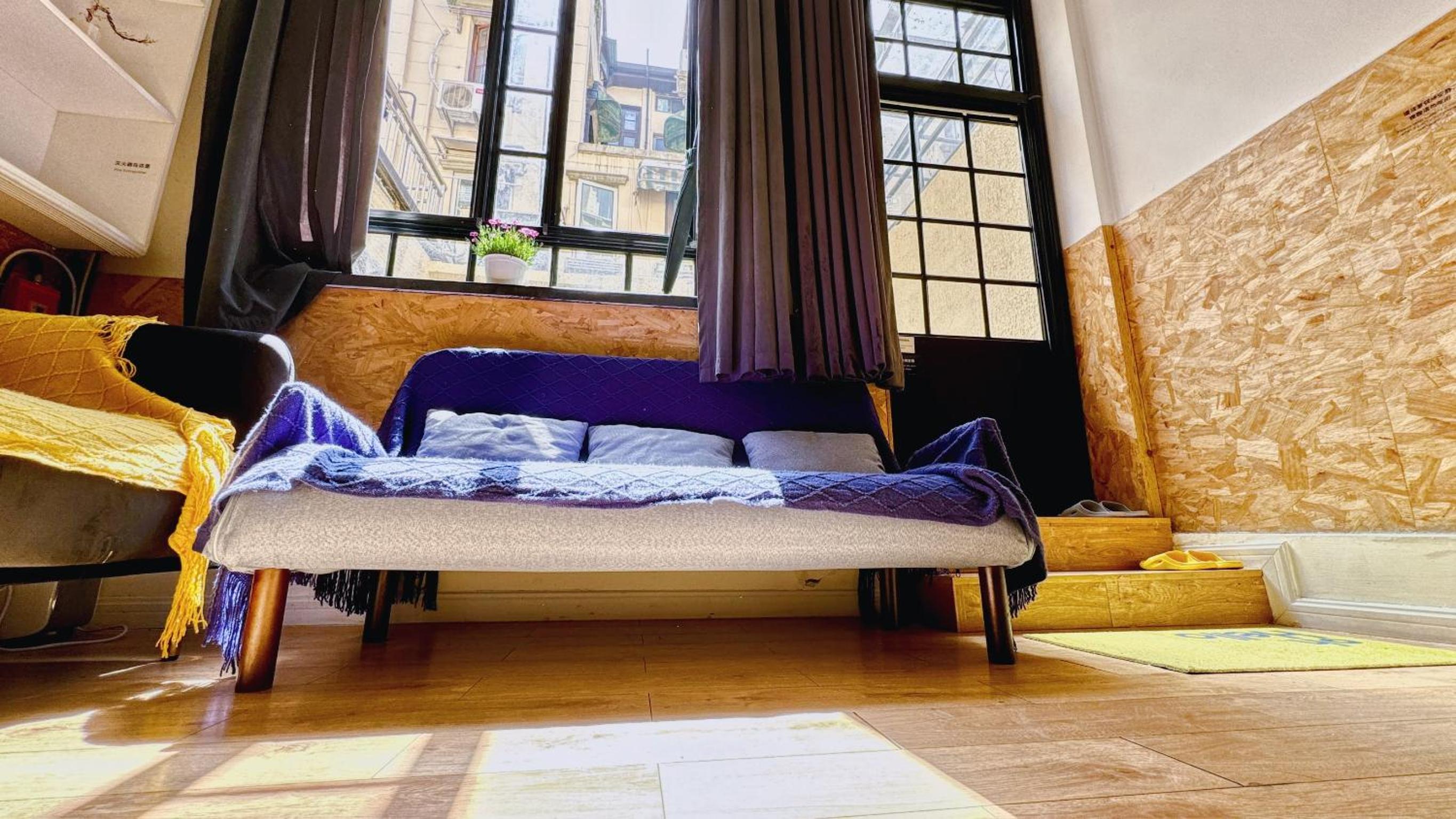 CityWalk Cottage With Two Beds and Courtyard