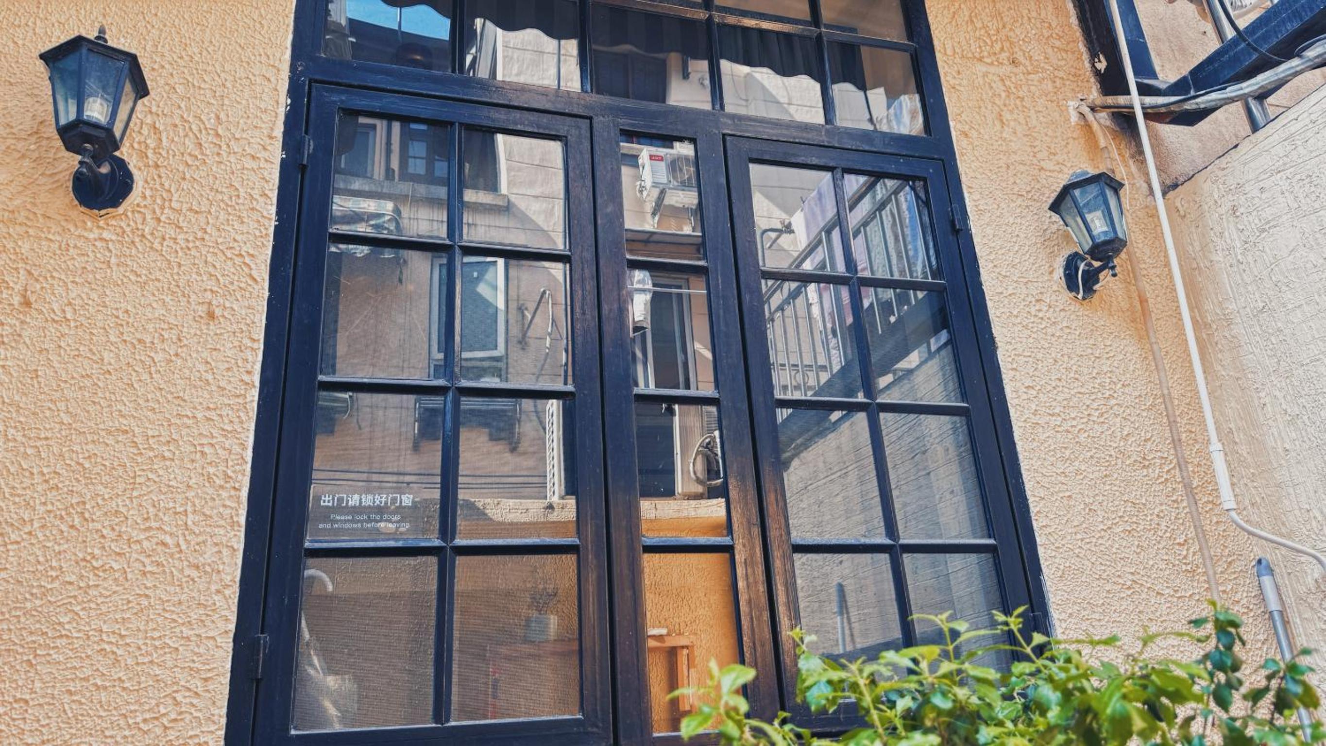 CityWalk Cottage With Two Beds and Courtyard