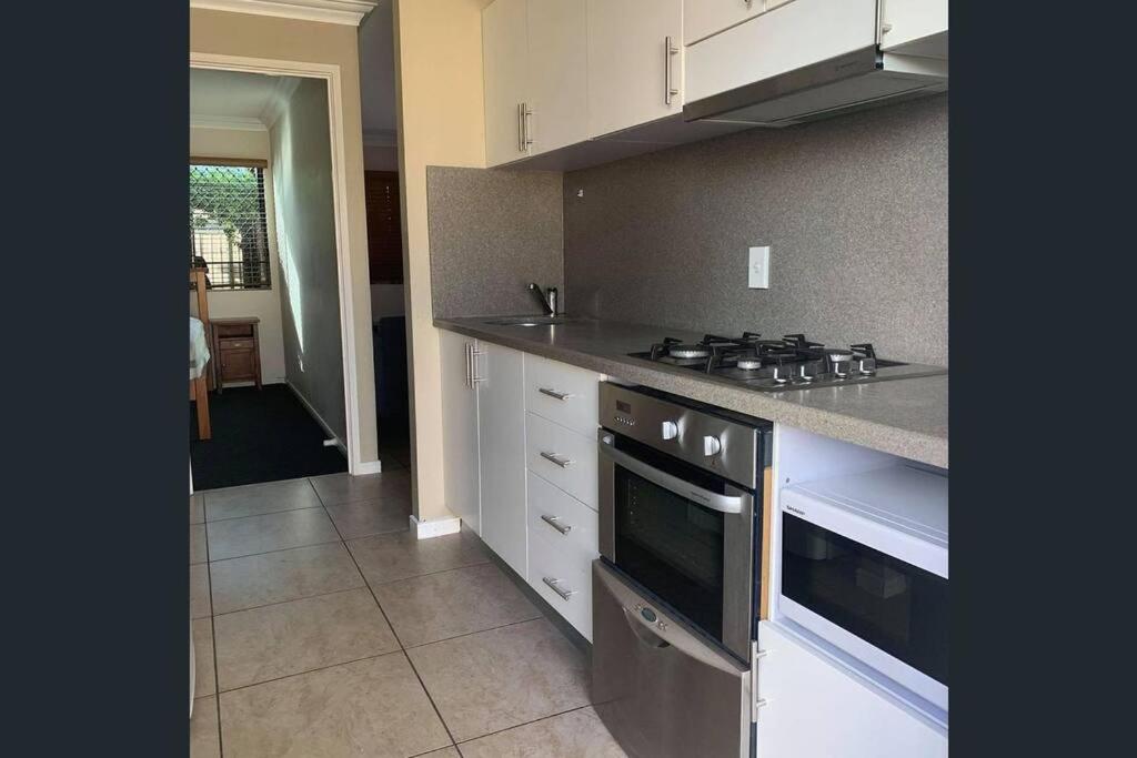 Fully Furnished Modern Unit in centre of city