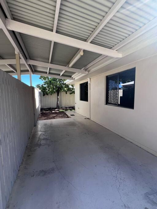 Fully Furnished Modern Unit in centre of city