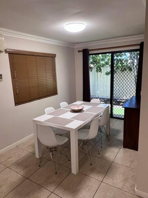Fully Furnished Modern Unit in centre of city