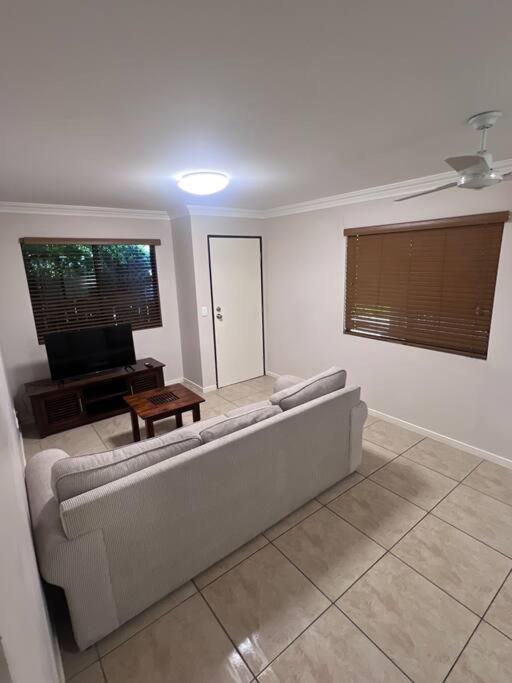 Fully Furnished Modern Unit in centre of city