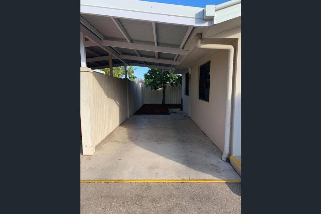 Fully Furnished Modern Unit in centre of city