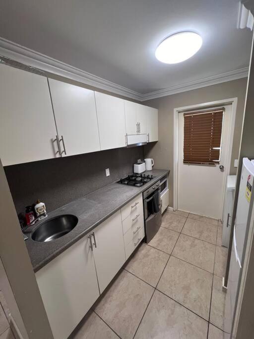 Fully Furnished Modern Unit in centre of city