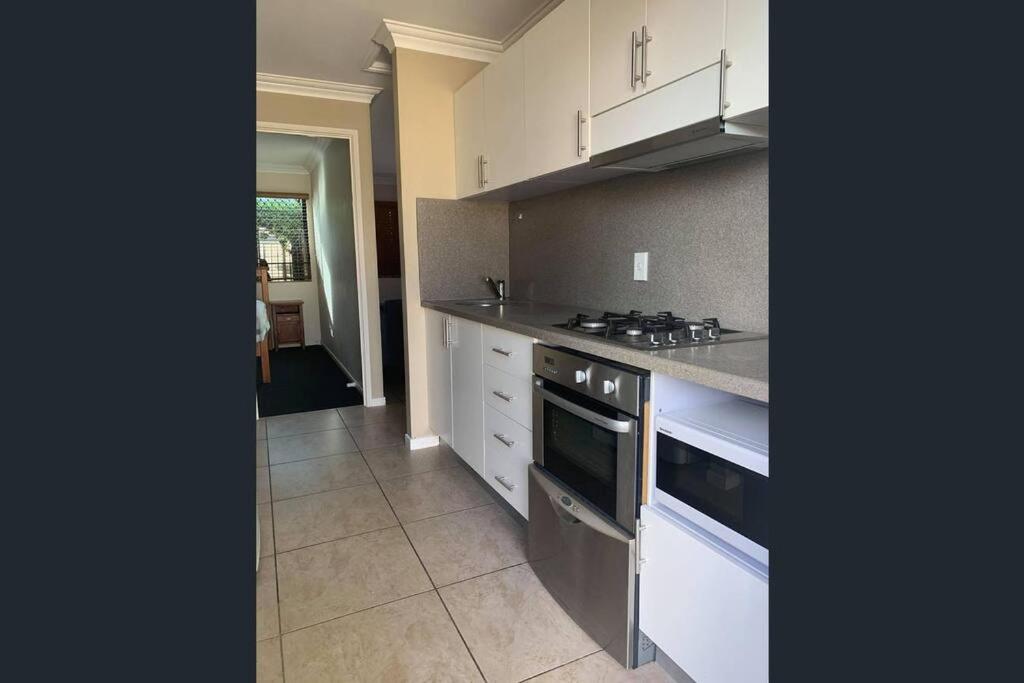 Fully Furnished Modern Unit in centre of city