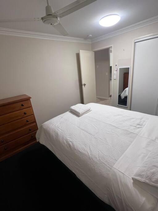 Fully Furnished Modern Unit in centre of city