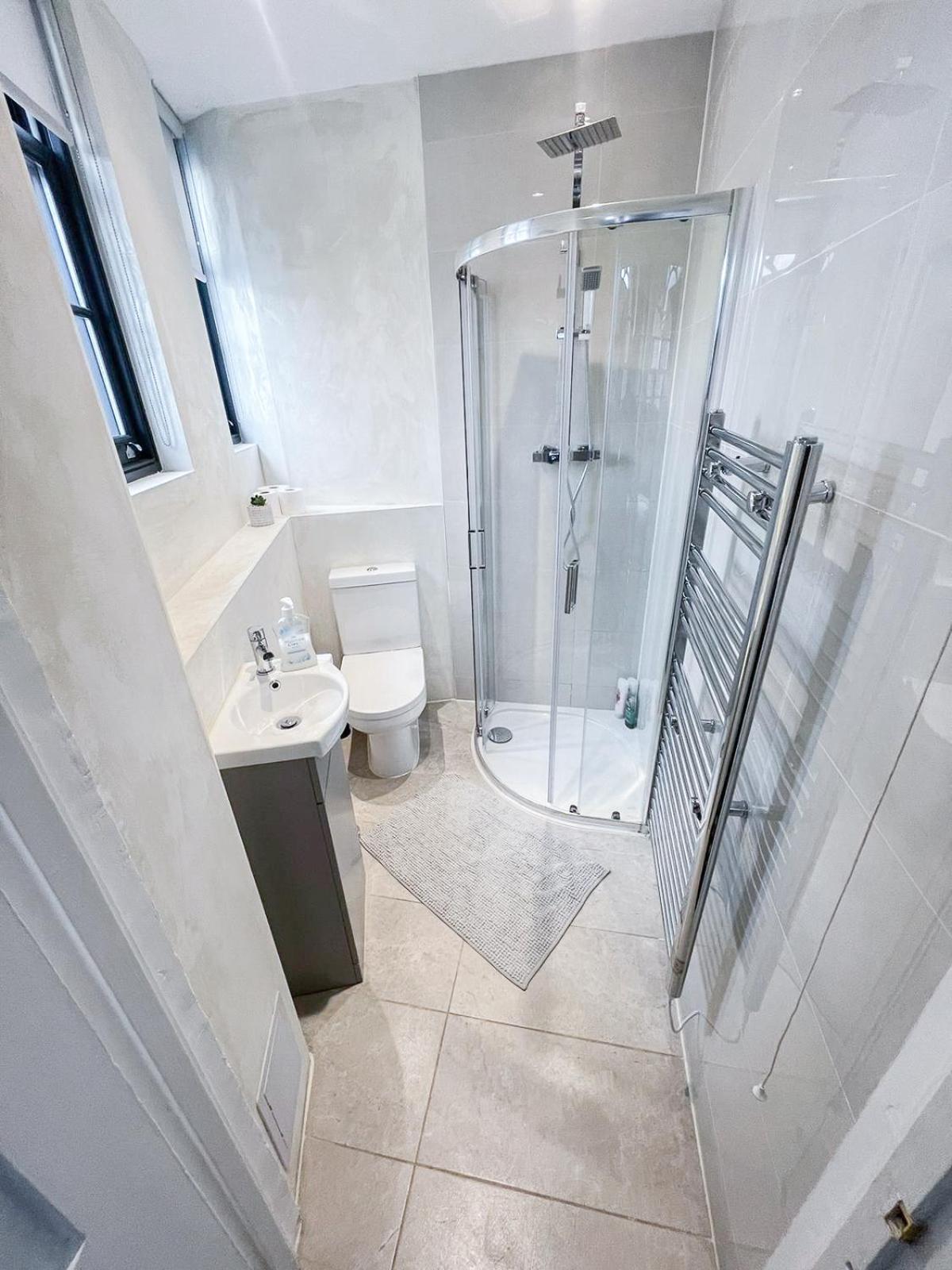 Modern 1-Bedroom Apartments near Shoreditch, Old Street & Hoxton by NourNest Apartments
