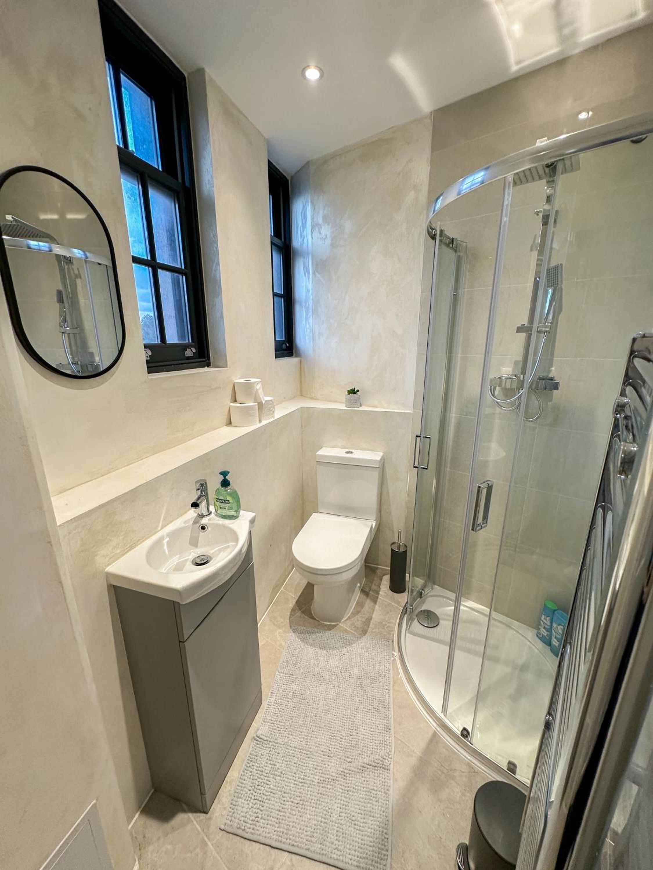 Modern 1-Bedroom Apartments near Shoreditch, Old Street & Hoxton by NourNest Apartments