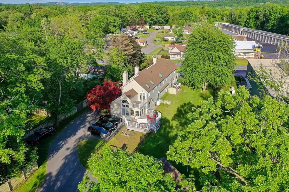 The Carriage House by Saratoga Stays view 2