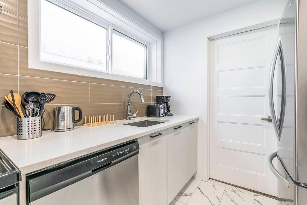 Family Home in Longueuil, 2 Bed - 1 Bathroom