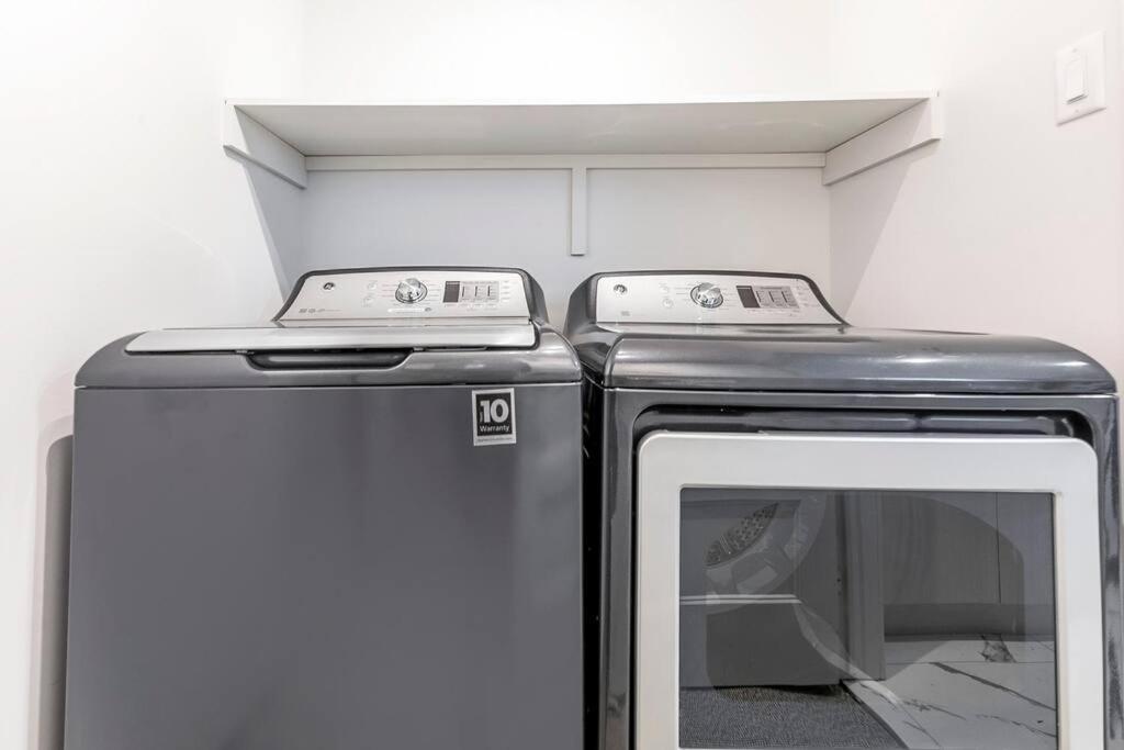 Family Home in Longueuil, 2 Bed - 1 Bathroom